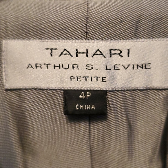 TAHARI suit 2 pieces. Skirt and blazer - Picture 7 of 7